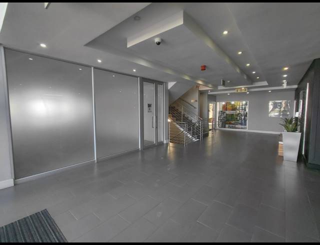 1,013M² OFFICE TO LET IN BRYANSTON